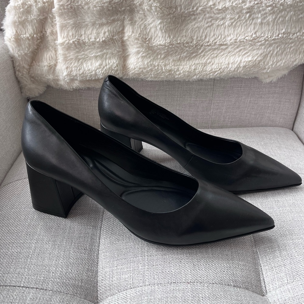 NWOT Elegant Black Women's Pumps